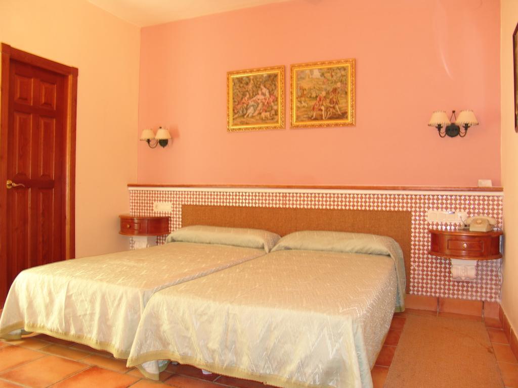Balneario De Alicun De Las Torres Villanueva de las Torres Номер фото