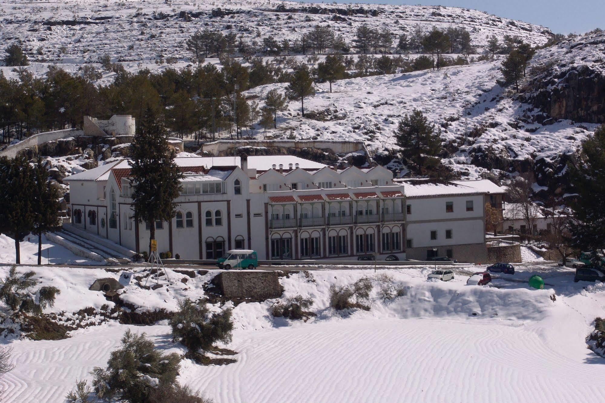 Balneario De Alicun De Las Torres Villanueva de las Torres Экстерьер фото
